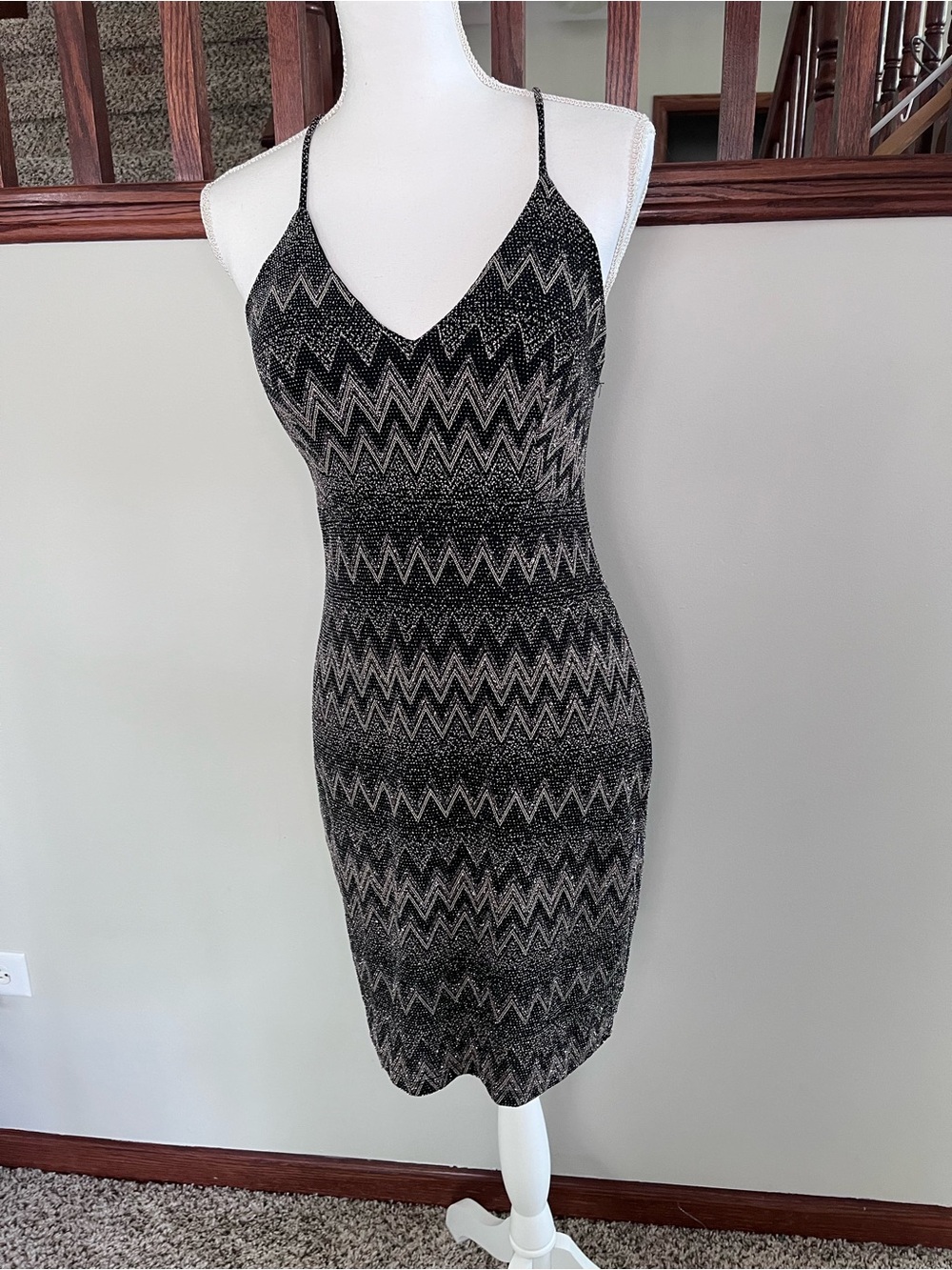 G‎ by GUESS Metallic Chevron Bodycon Dress Black Silver Zig Zag Cross Back Large